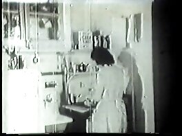 La signora Swallows dà una film sesso anale mano